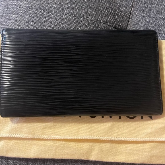 ❤️SOLD❤️ Pre-loved LOUIS VUITTON Black Epi International Wallet - Picture 3 of 8